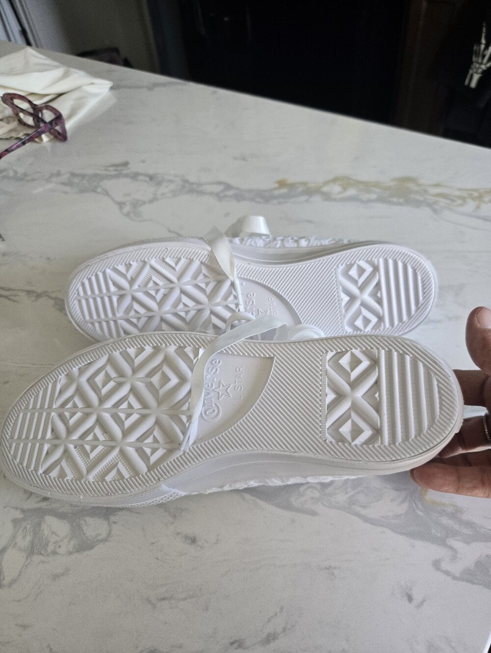 NWOT! Converse Women's White Lace Ribbon Platform Sneakers. Size 8 - Picture 6 of 7